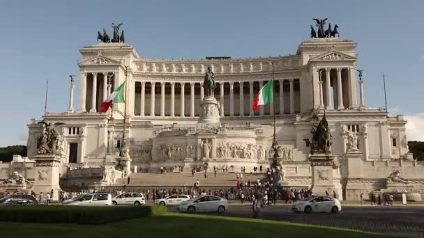 Monumento a Víctor Manuel II en la plaza de Venecia en Roma, Italia — Vídeos de Stock