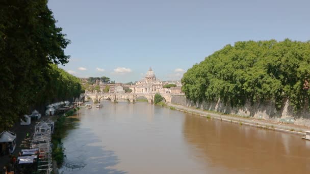 성 베드로 대성당 (St. Peters Basilica), 바티칸 폰테 산탄젤로 교 (Ponte Sant Angelo Bridge). 로마, 이탈리아 — 비디오