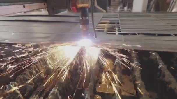 Découpe de flans métalliques avec plasma. Coupe plasma. Machine à plasma CNC — Video