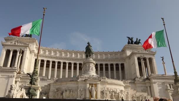 Monumento a Víctor Manuel II en la plaza de Venecia en Roma, Italia — Vídeo de stock
