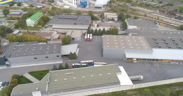 Fábrica con vista superior de diseño moderno. Vista aérea de fábrica moderna. Vuelo sobre la fábrica moderna — Vídeos de Stock