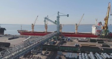 Modern liman, kazıyıcı taşıyıcılar, iskele vinci