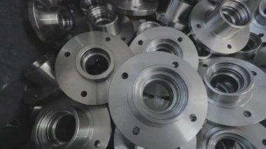 Bir sürü metalik detay, soyut metalik çerçeve. Parlak metal kurusıkı. Metal kurusıkı. Parlak ayrıntı