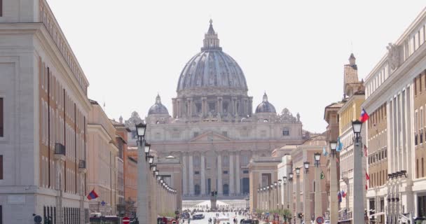 La Basílica Papal de San Pedro en el Vaticano. Catedral basílica en el centro de la ciudad del Vaticano de Roma Italia. Basílica de San Pedro. — Vídeo de stock