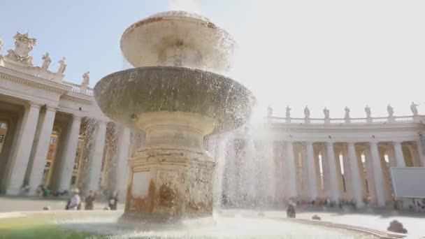 Fontana del Bernini, sinistra. Fontänen på St. Peters Square. Italien, Rom — Stockvideo