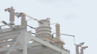 Elektrik santralinde trafo, güneş enerjisi santralinde trafo.