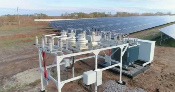 Transformateur dans une centrale solaire. Transformateur dans une centrale électrique — Video