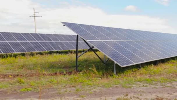 Solar panels panorama, panoramic view of the solar station — Stock Video