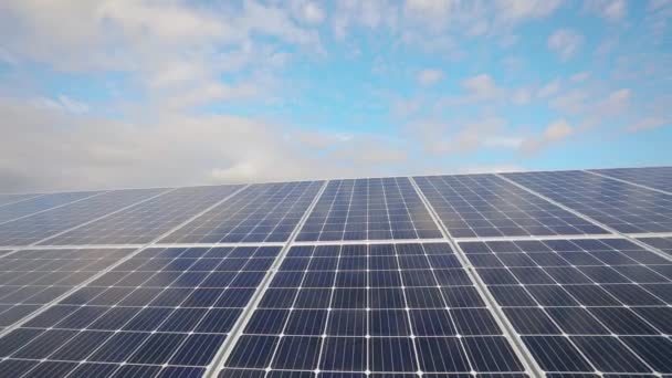 Solpanel närbild, solenergi produktion gård. Förnybar solenergi — Stockvideo