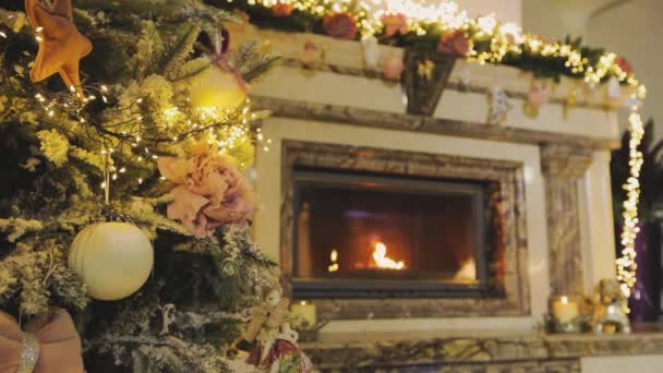 Beautiful New Years interior with a Christmas tree and a fireplace. Christmas interior in a modern house. Cozy Christmas interior — Stock Video