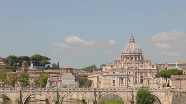 Ponte Sant Angelo Bridge St. Peters Basilica in the background — Stock Video