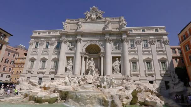 Φοντάνα Τρέβι σε ηλιόλουστο καιρό. Trevi Fountain στη Ρώμη γενικό σχέδιο, — Αρχείο Βίντεο