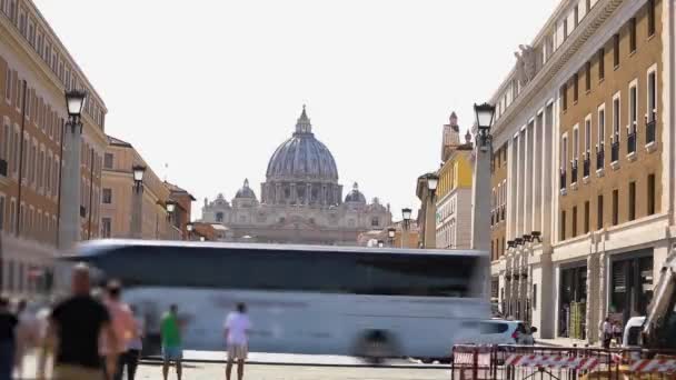 Sint-Pietersbasiliek. De pauselijke basiliek van Sint Pieter in het Vaticaan, basiliek van de kathedraal in het centrum van Rome Italië. — Stockvideo