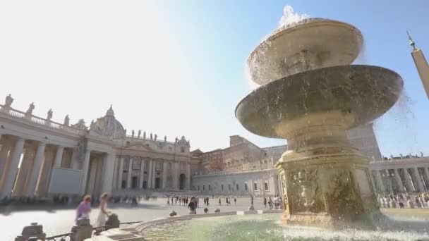 Fontana del Bernini, sinistra. Fontanna na Placu Świętego Piotra. Włochy, Rzym — Wideo stockowe