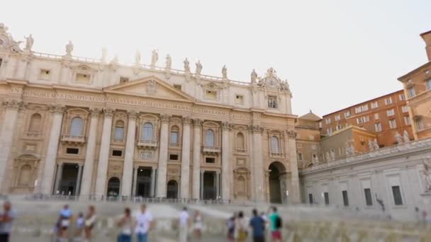 The Papal Basilica of Saint Peter in the Vatican, Saint Peters Basilica. St. Peter square and cathedral basilica in Vatican city center of Rome Italy. St. Peter square panorama — Stock Video