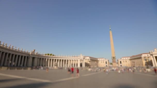 圣彼得斯广场通用平面图。圣彼得斯广场上走着许多人.意大利、罗马, — 图库视频影像