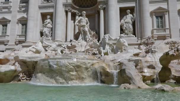 이탈리아의 폴리 궁전, 로마. 트레비 분수의 느린 움직임 — 비디오