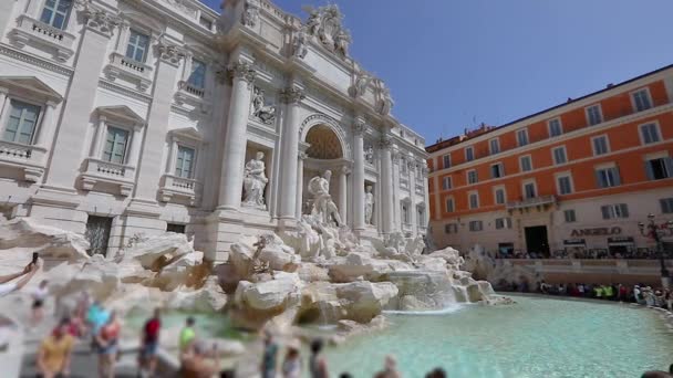 폴리 궁전 (Palazzo Poli) 과 이탈리아의 트레비 분수 (Trevi Fountain Rome). 로마의 인기있는 관광지 — 비디오