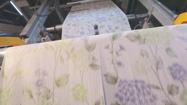 Fábrica de produção de papel de parede odern, transportador de papel de parede moderno — Vídeo de Stock