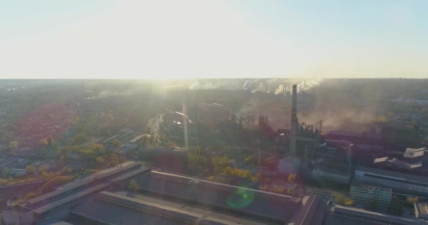 A large factory with tall chimneys at the golden hour. General view of a large plant at sunset. Metallurgical plant aerial view. — Stock Video