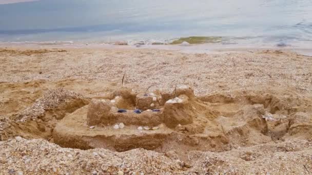 背景に砂の城、海の砂の都市波 — ストック動画
