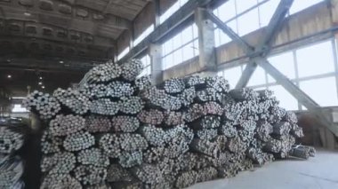 Mermi boş, metal boş, fabrikadaki metal ambar dolu..