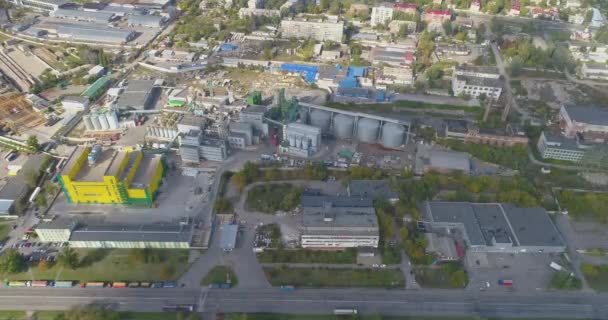 Průmyslové továrny letecký pohled. Pohled z továrny na potraviny. Velká průmyslová zóna od dronu — Stock video