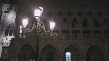 Gece San Marco Meydanı 'nda mimarlık, gece San Marco Meydanı, Venedik, San Marco Meydanı' nın dışı.