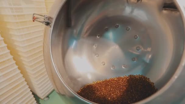 Orange tablets on a conveyor line. Pill production at a pharmaceutical factory — Stock Video