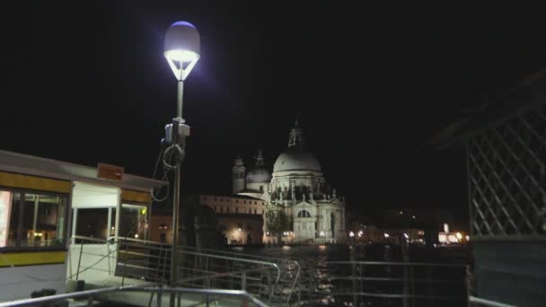 Geceleri Santa Maria Della Salute Katedrali Venedik, İtalya, Venedik Mimarlık. Geceleri Santa Maria Della Selamlaması. — Stok video