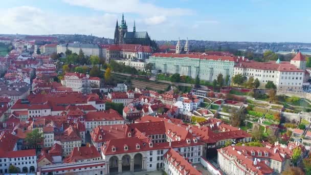 Panorama von Prag, Blick aus der Luft auf den Veitsdom in Prag — Stockvideo