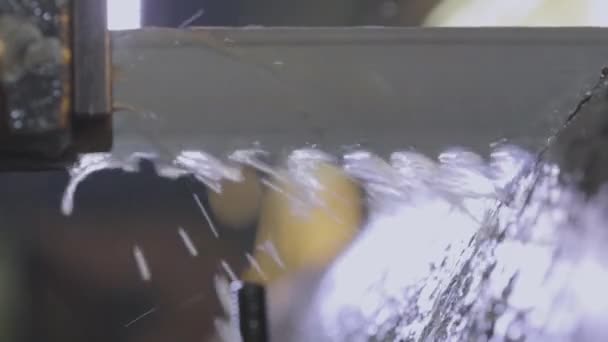 Saw blade close up. The process of cutting a metal workpiece close-up. Saw teeth close-up — Stock Video