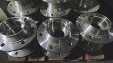 Metal kurusıkı. Parlak bir detay. Bir sürü metalik detay, soyut metalik çerçeve. Parlak metal boşluklar.