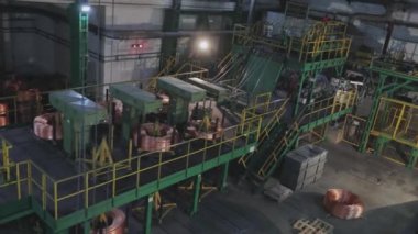 Bakır kablo üretim tesisi, kablo imalat atölyesi içindeki genel plan, endüstriyel iç mimari.