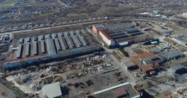 Luchtfoto van een grote fabriek. Industriële buitenkant van een fabriek — Stockvideo