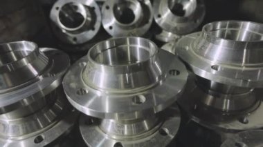 Bir sürü metalik detay, soyut metalik çerçeve. Parlak metal kurusıkı. Metal kurusıkı. Parlak ayrıntı