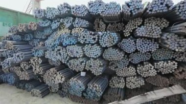 Mermi boş, metal boş, fabrikadaki metal ambar dolu..