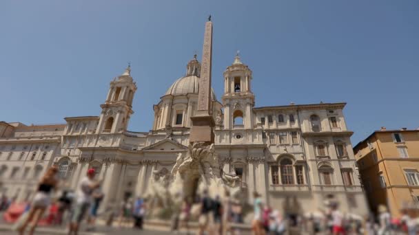 Fontána čtyř řek na Piazza Navona v Římě Itálie — Stock video