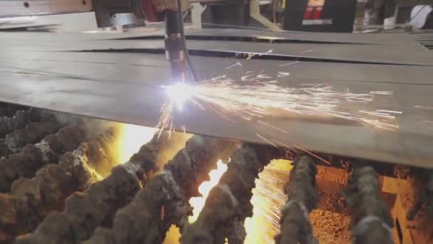 切割金属Cnc机，自动等离子切割 — 图库视频影像