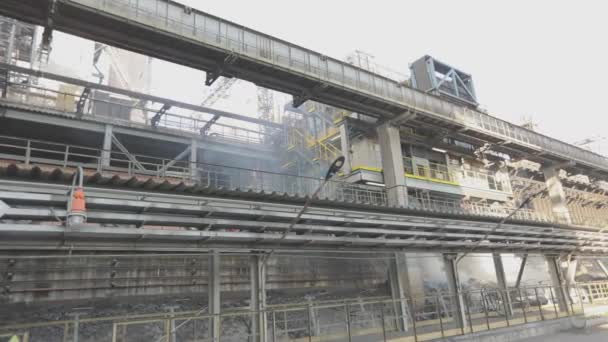 Exterior de una planta metalúrgica, panorama de una gran planta metalúrgica. Moderna planta metalúrgica — Vídeos de Stock