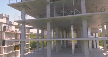 Apartman inşaatı. Konut binasının hava manzarasının inşaat süreci. Bir konut inşaatı.