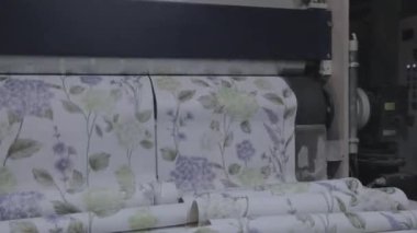 Duvar kağıdına renk baskısı, modern duvar kağıdı üretimi, endüstriyel iç mimari