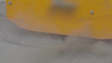 Tokuşturucu. Toprak titreşimli plaka. İnşaat Çalışma Akışı