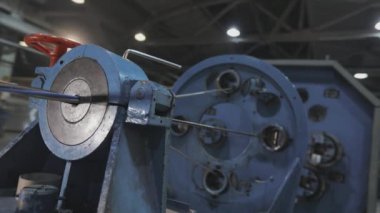 Çok çekirdekli kablo dokuma işlemi, modern bir fabrikada kablo üretimi. Bir fabrikada çok çekirdekli kablo üretimi
