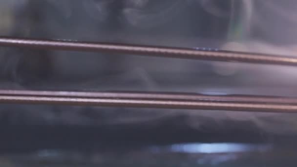 Produção de fio de cobre close-up, rolamento de cabos na produção, close-up de cabos — Vídeo de Stock