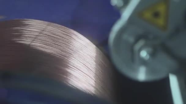 Процес виробництва кабелю, механізм на кабельному заводі — стокове відео