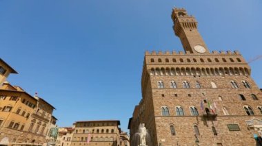 İtalya 'daki The Palazzo Vecchio Florence yakınlarındaki Neptün Çeşmesi. Floransa Belediye Binası