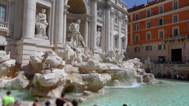 Palazzo Poli and Trevi Fountain Rome, Italy. Popular tourist spot in Rome — Stock Video