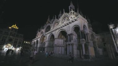 Venedik, San Marco Meydanı 'ndaki St. Marks Katedrali. Gece St. Marks Katedrali