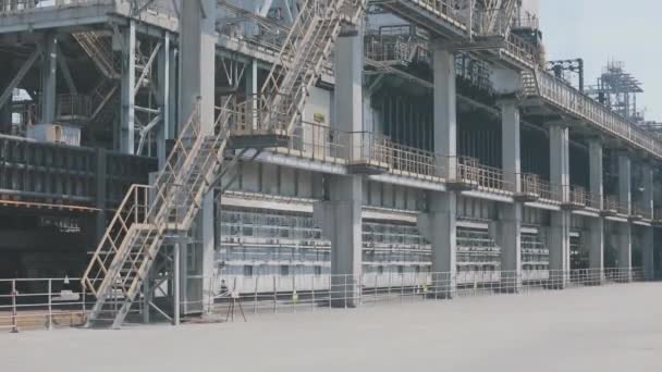 Planta metalúrgica moderna. Exterior de uma planta metalúrgica, panorama de uma grande planta metalúrgica. — Vídeo de Stock